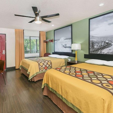 Super 8 By Wyndham Austin University/Downtown Area Exterior photo