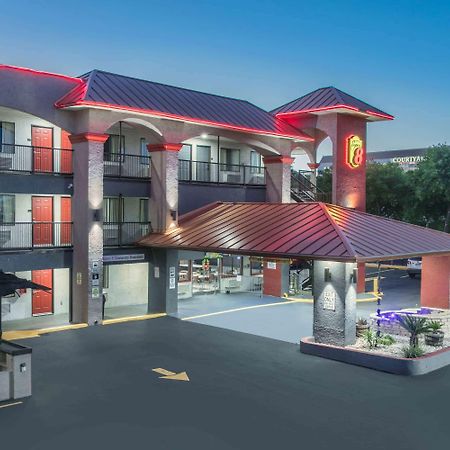 Super 8 By Wyndham Austin University/Downtown Area Exterior photo