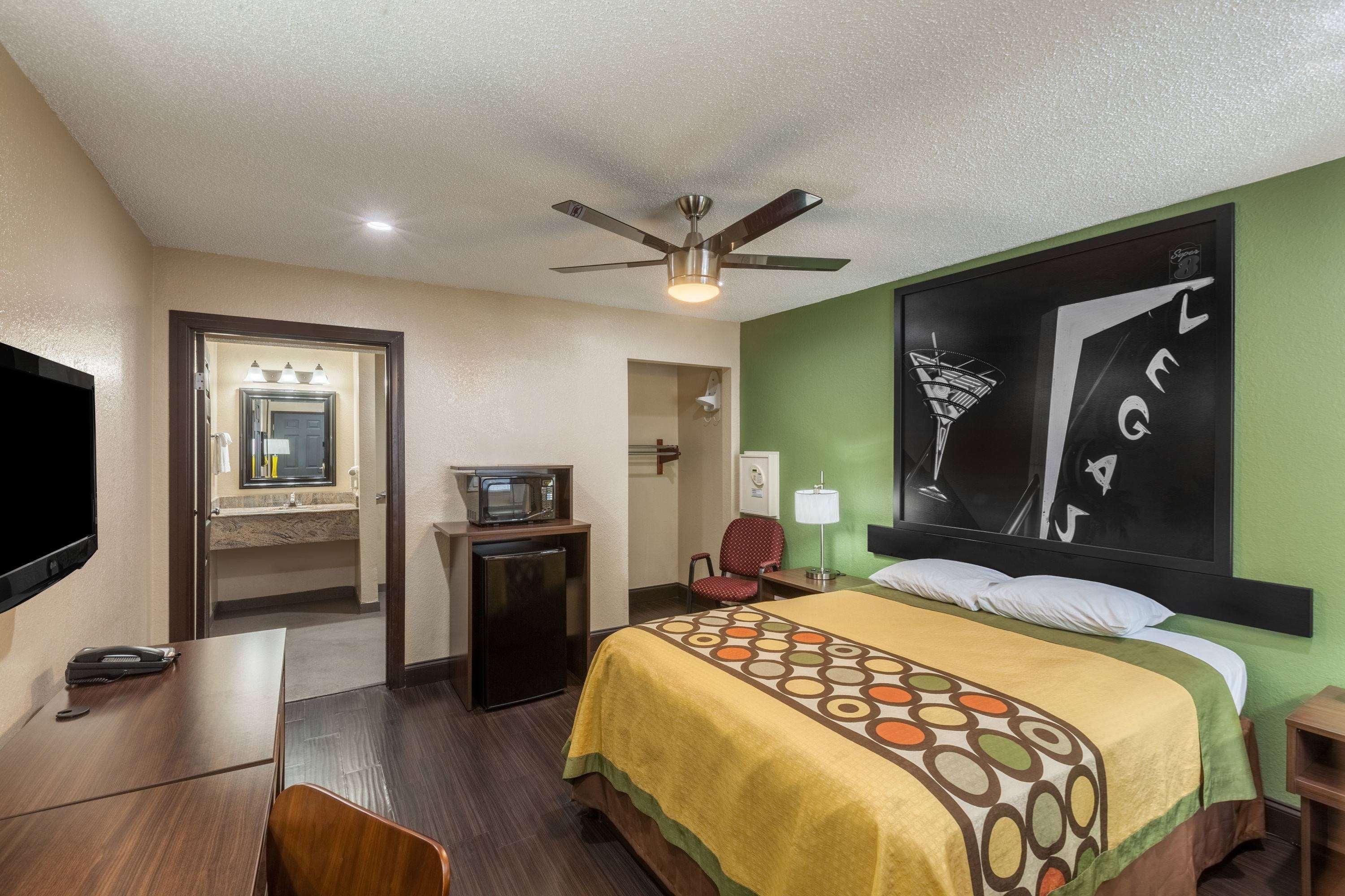 Super 8 By Wyndham Austin University/Downtown Area Exterior photo