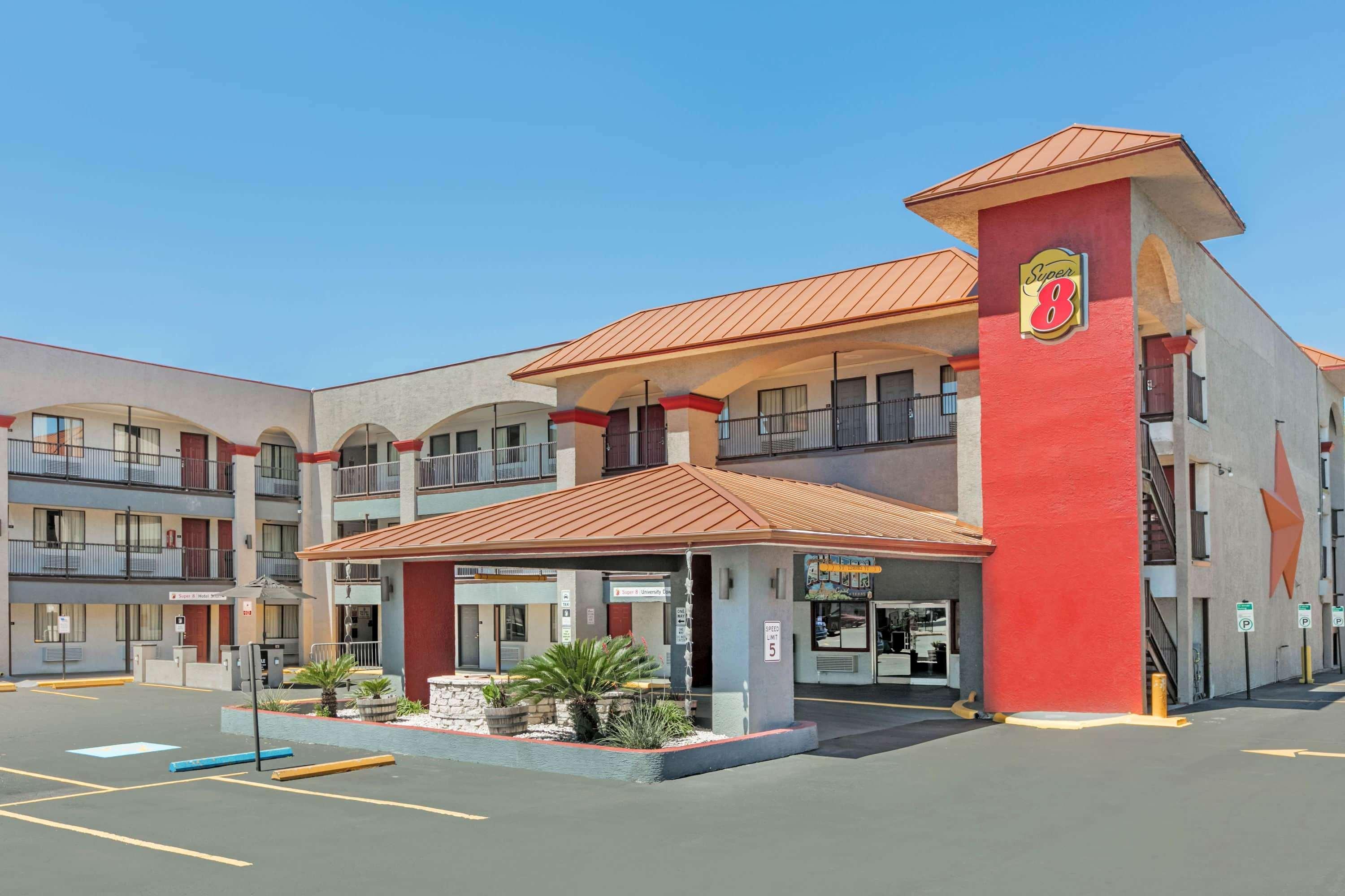 Super 8 By Wyndham Austin University/Downtown Area Exterior photo