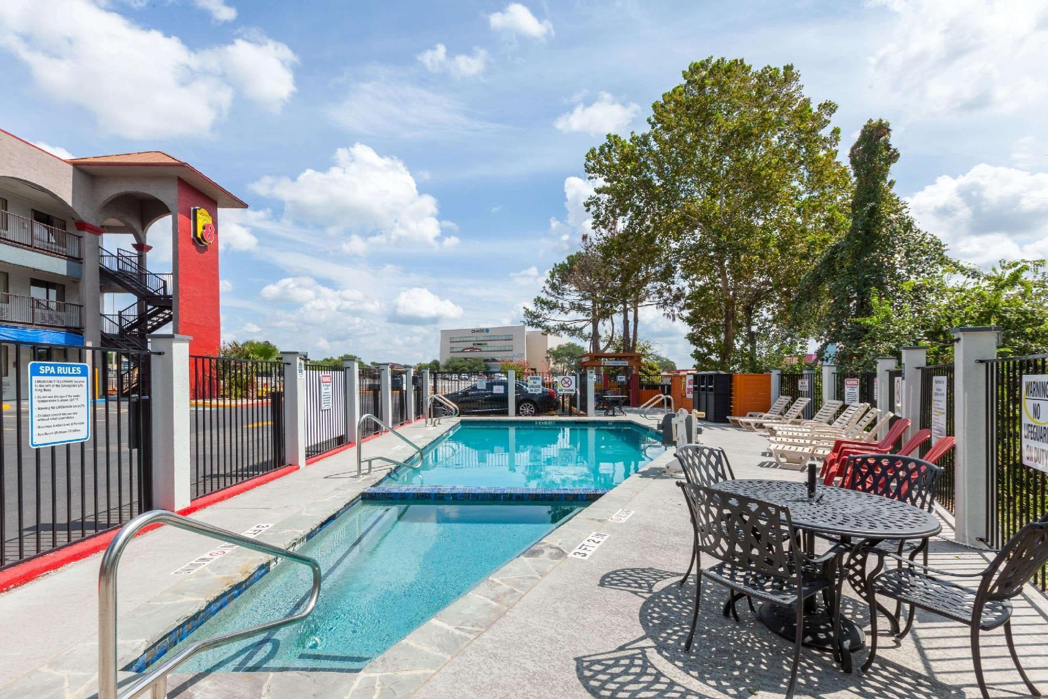 Super 8 By Wyndham Austin University/Downtown Area Exterior photo