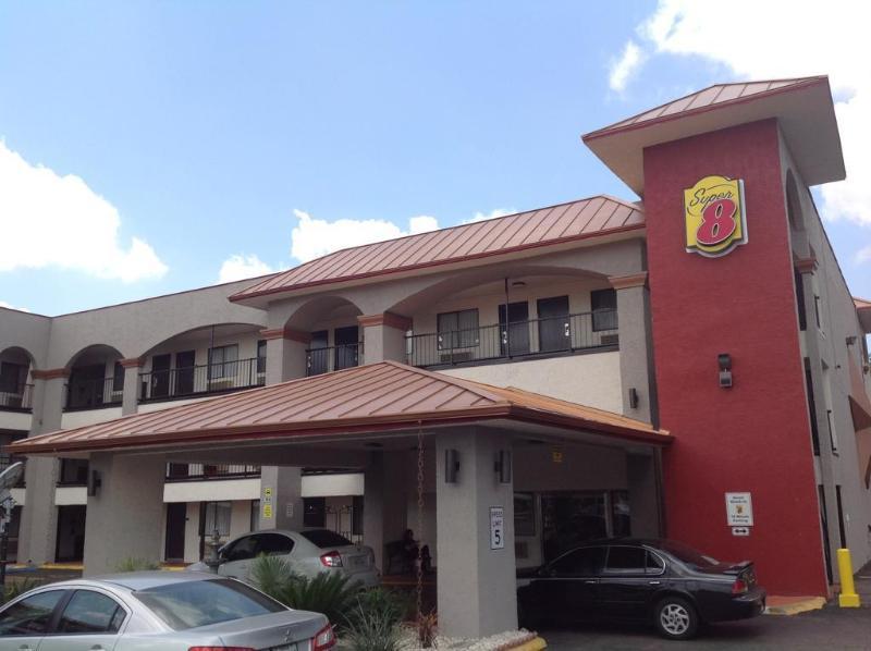 Super 8 By Wyndham Austin University/Downtown Area Exterior photo