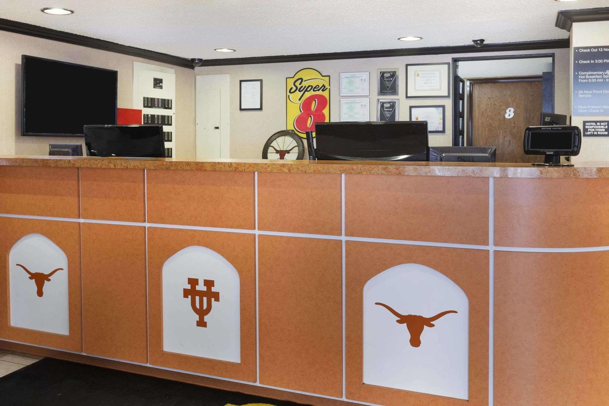 Super 8 By Wyndham Austin University/Downtown Area Exterior photo