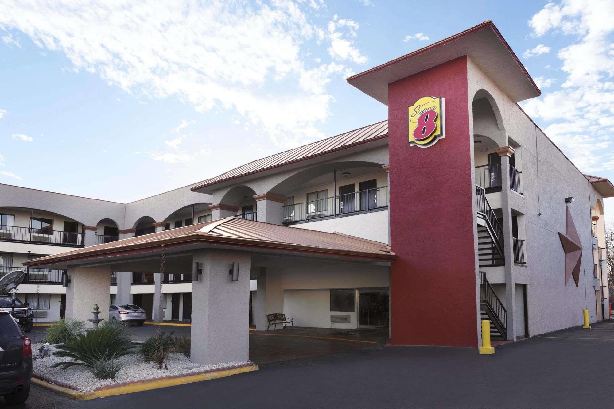 Super 8 By Wyndham Austin University/Downtown Area Exterior photo
