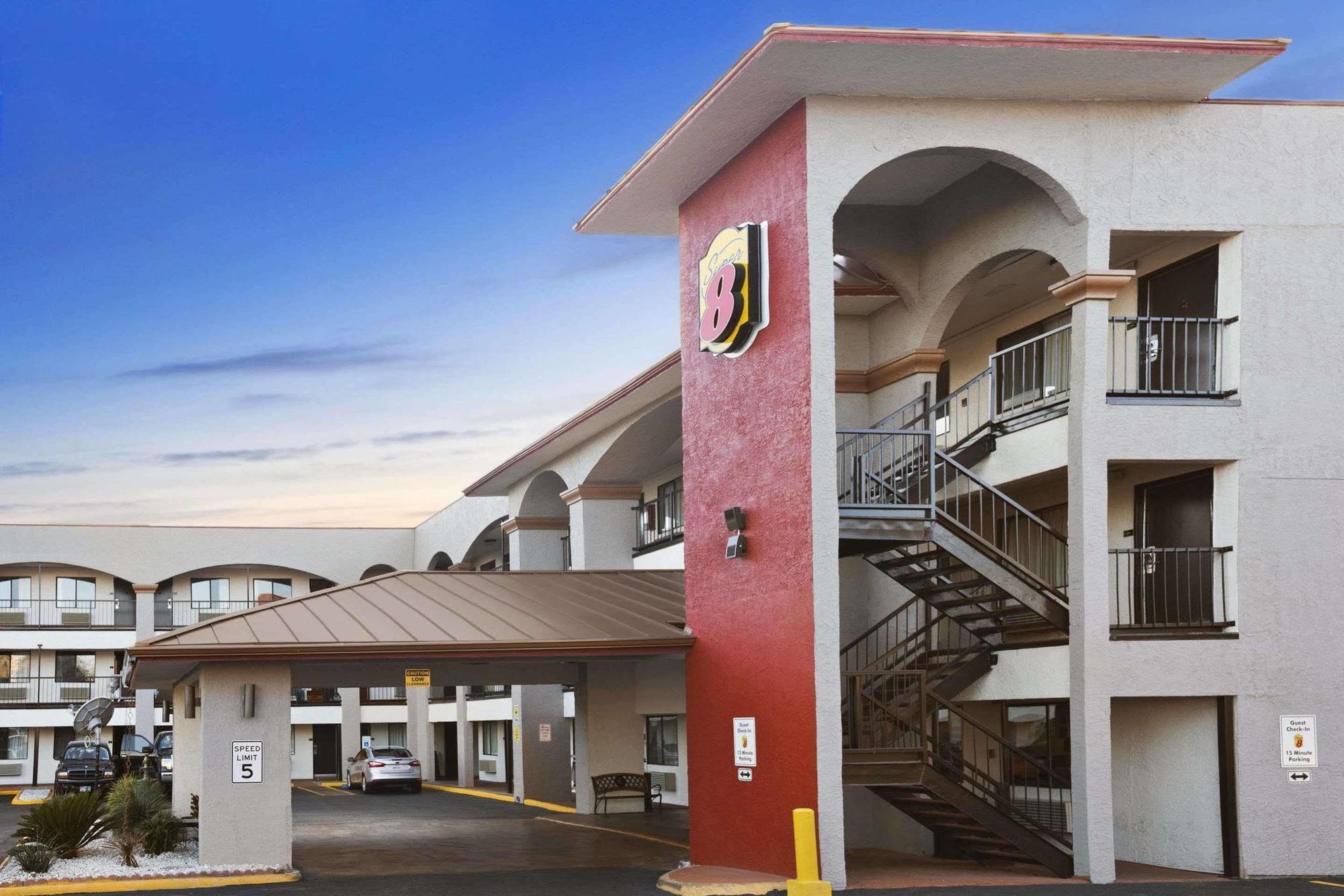 Super 8 By Wyndham Austin University/Downtown Area Exterior photo